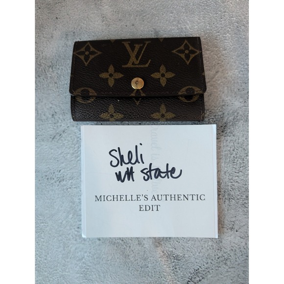 Louis Vuitton Accessories - Authentic Louis Vuitton 6 key case holder comes with COA